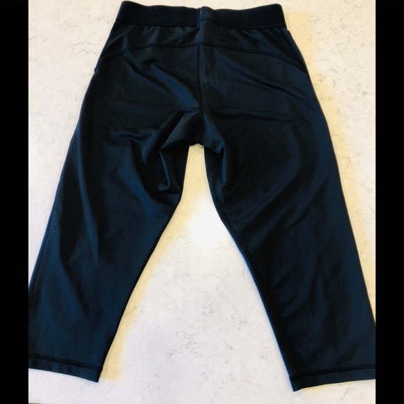 Adidas Techfit black Capri leggings size S - Picture 4 of 5